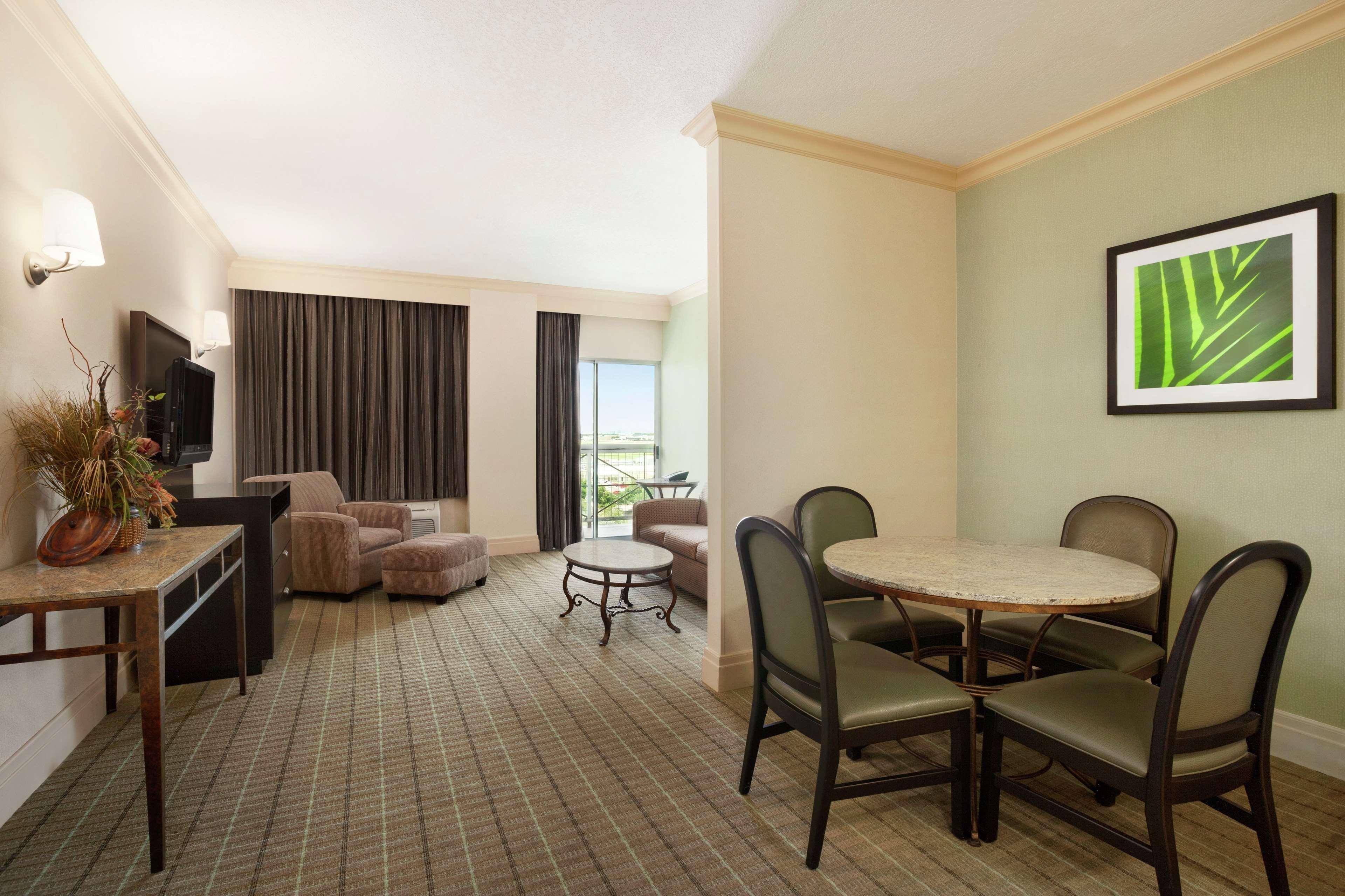 Doubletree By Hilton Hotel Dallas - Love Field Zewnętrze zdjęcie
